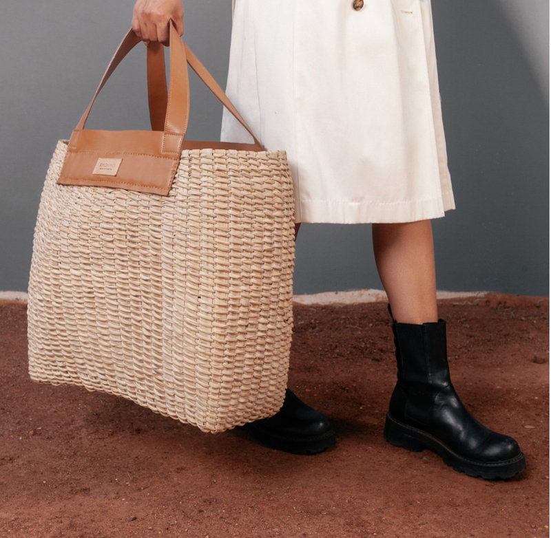 PALM PICNIC BASKET IN TAN